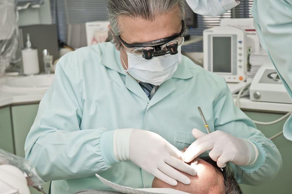 Top 5 Things to Know Before Choosing a Dental Clinic in Dubai for Implant