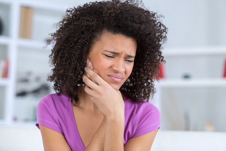 5 Common Habits That May Cause Jaw Pain